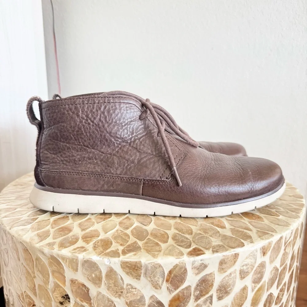 Ugg Freamon Men's Espresso Brown Leather Chukka Boots size 9